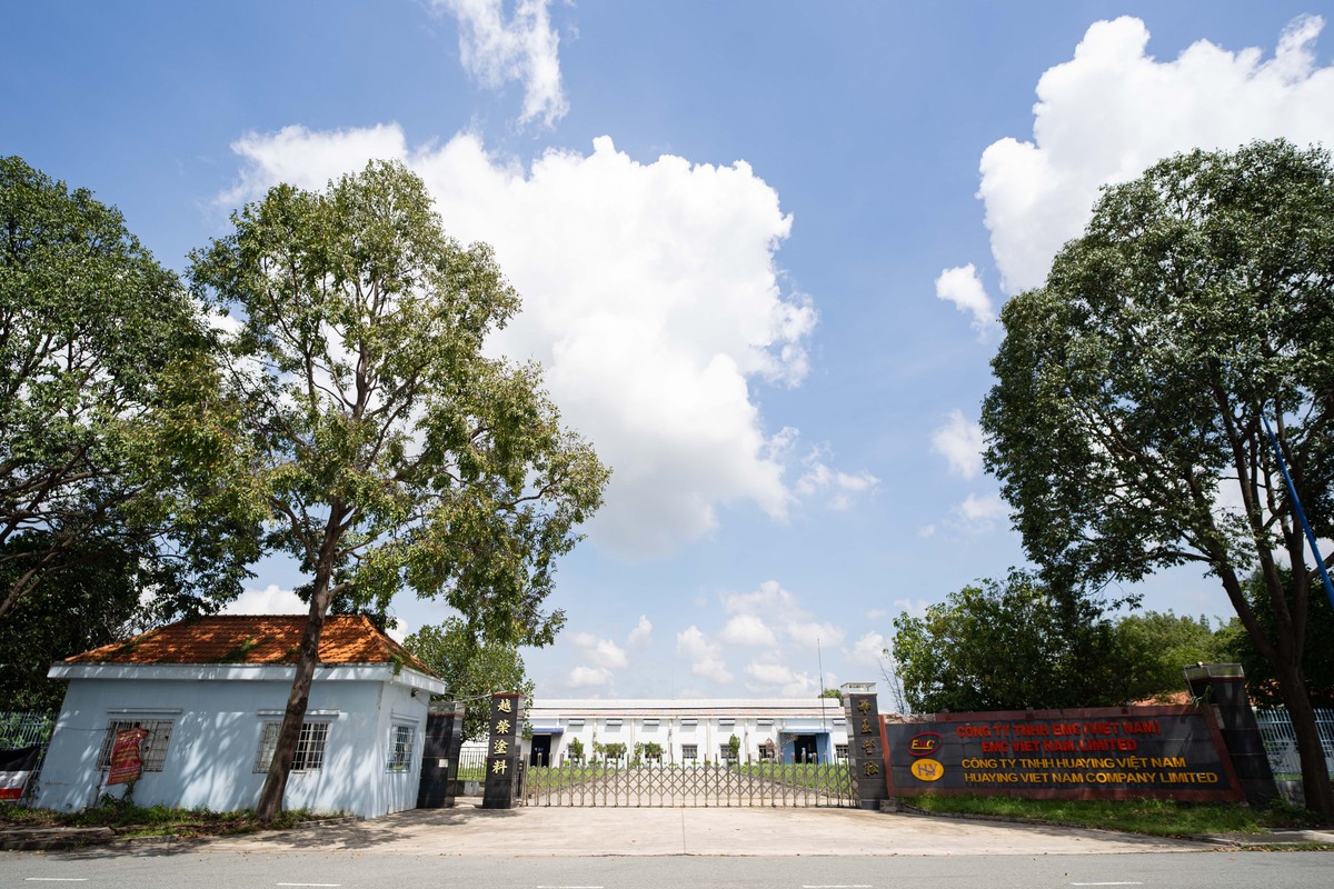 Cổng chính nhà máy HuaYing Việt Nam