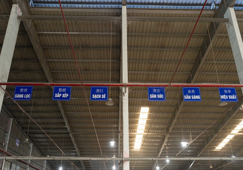 Kho nguyên liệu với khẩu hiệu 5S trần cao